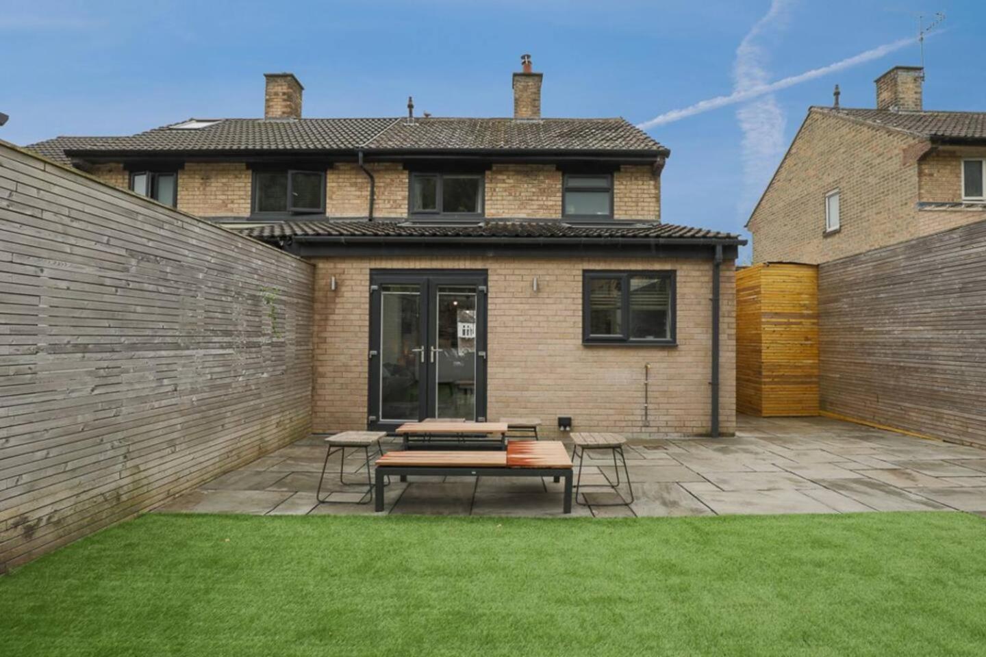 Prime Location, Modern 2br House Sheffield