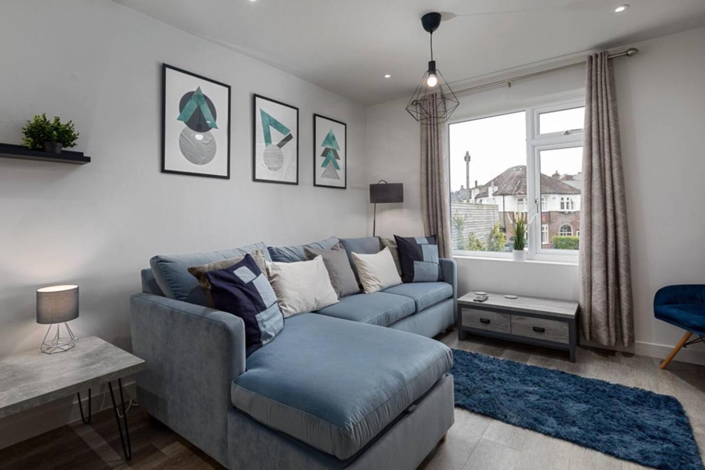 Prime Location, Modern 2br House * Sheffield