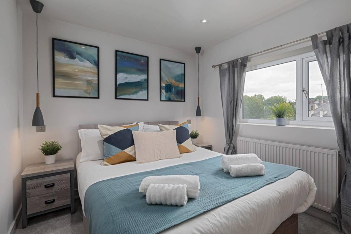 Prime Location, Modern 2br House * Sheffield