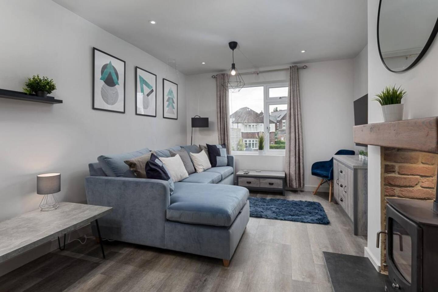 Prime Location, Modern 2br House Holiday home