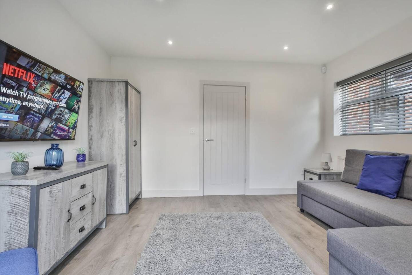 Magnificent, Renovated Whole House With Garden *