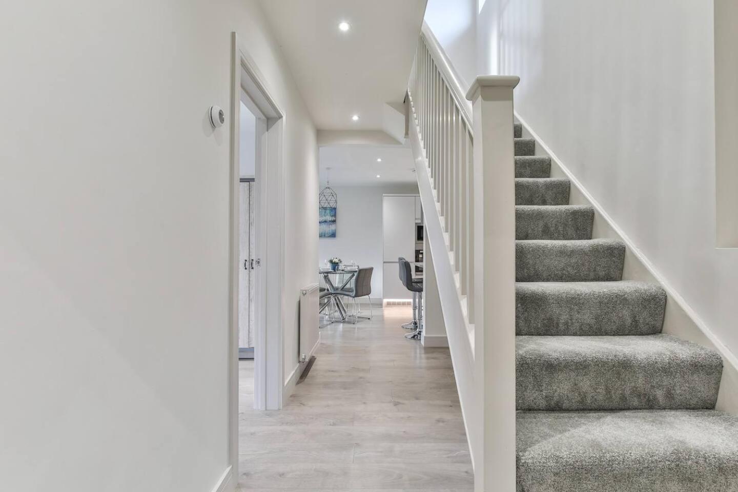 Magnificent, Renovated Whole House With Garden *