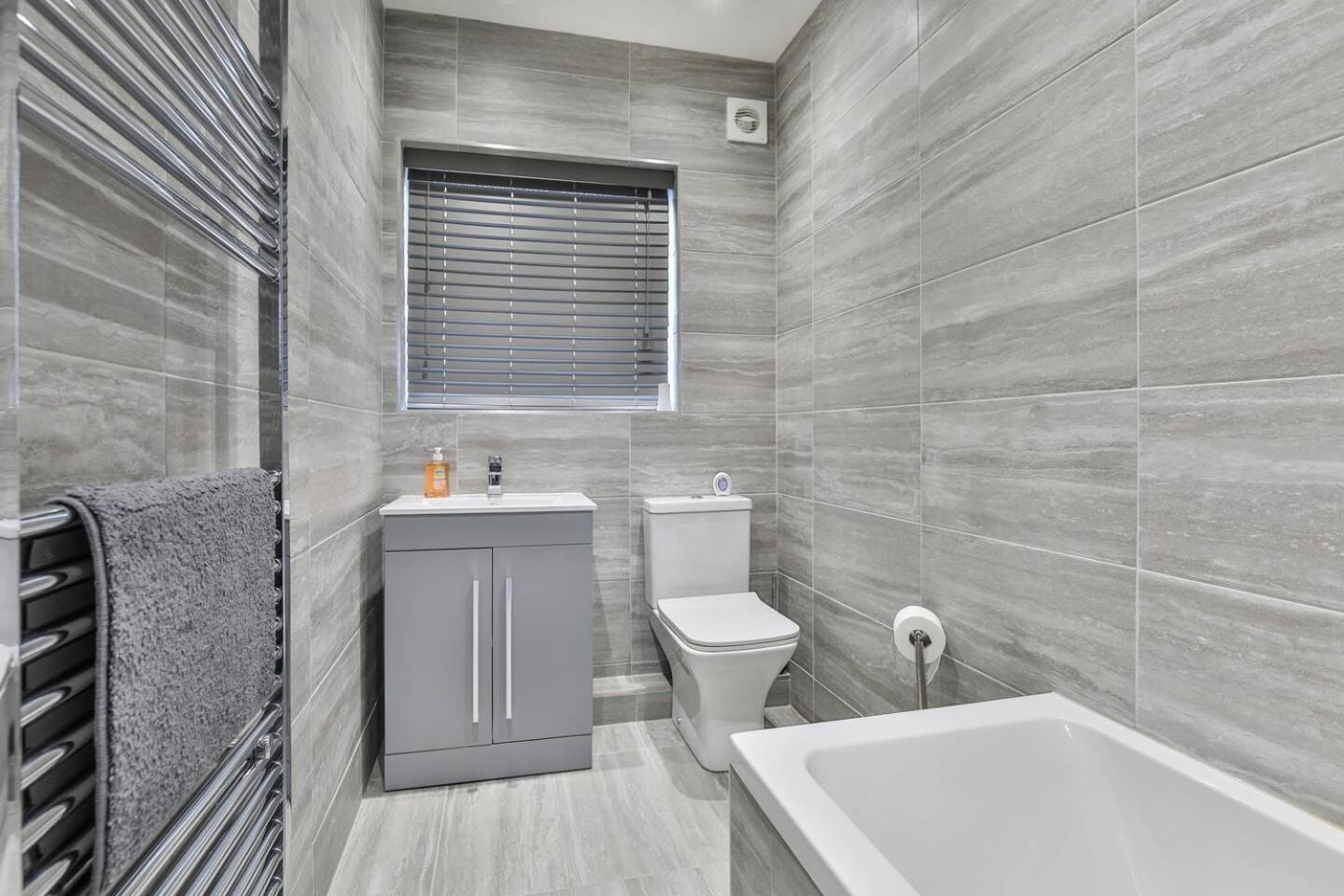 Magnificent, Renovated Whole House With Garden *
