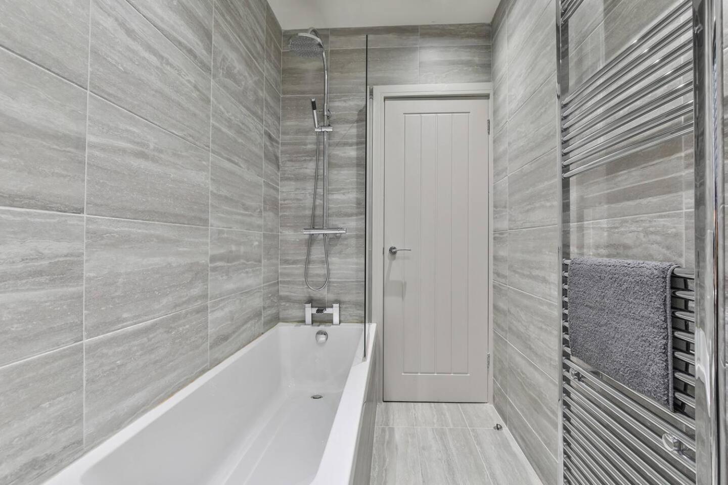 Magnificent, Renovated Whole House With Garden Casa de férias Sheffield