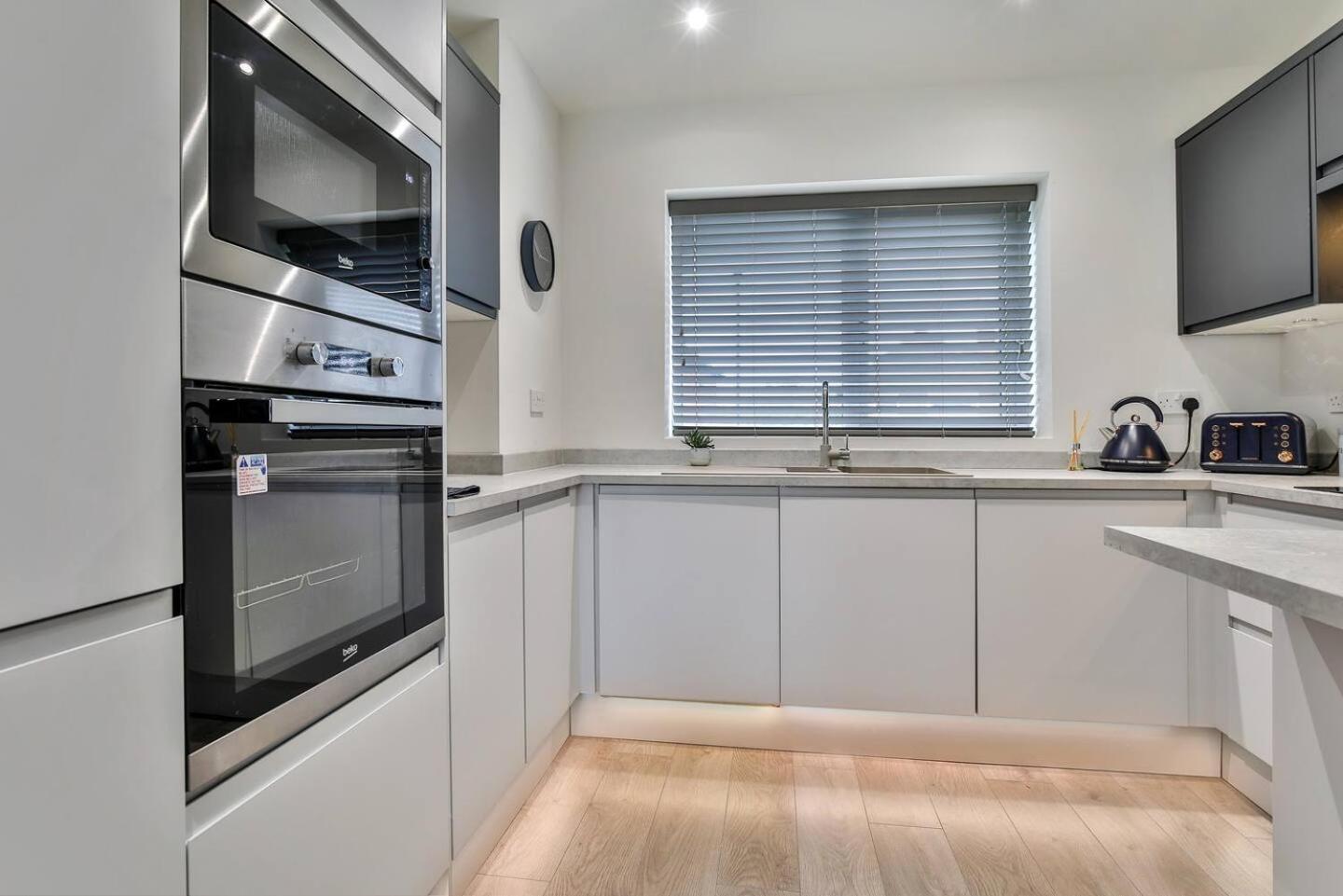 Magnificent, Renovated Whole House With Garden * Sheffield