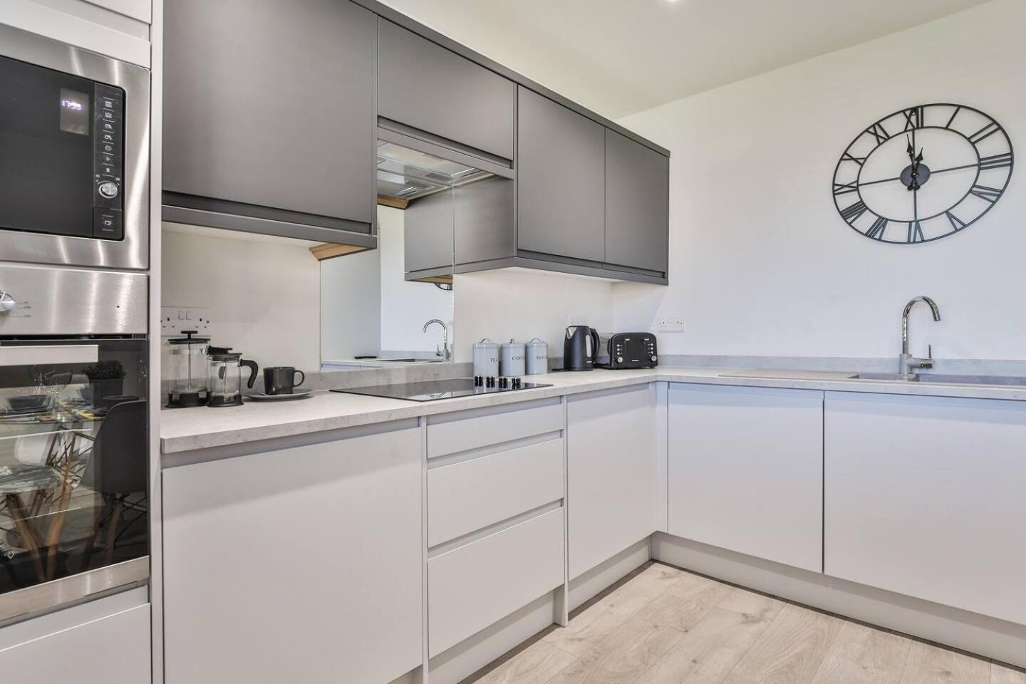 Modern, Cosy Whole House Wifi Close To Attractions Casa de férias