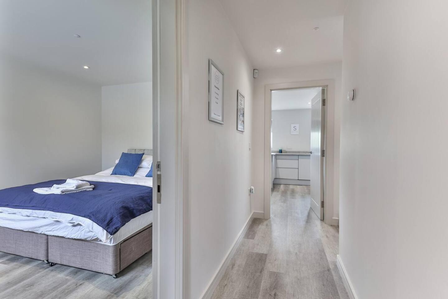 Newly Renovated 3 Bed 2 Bath & Parking * Sheffield