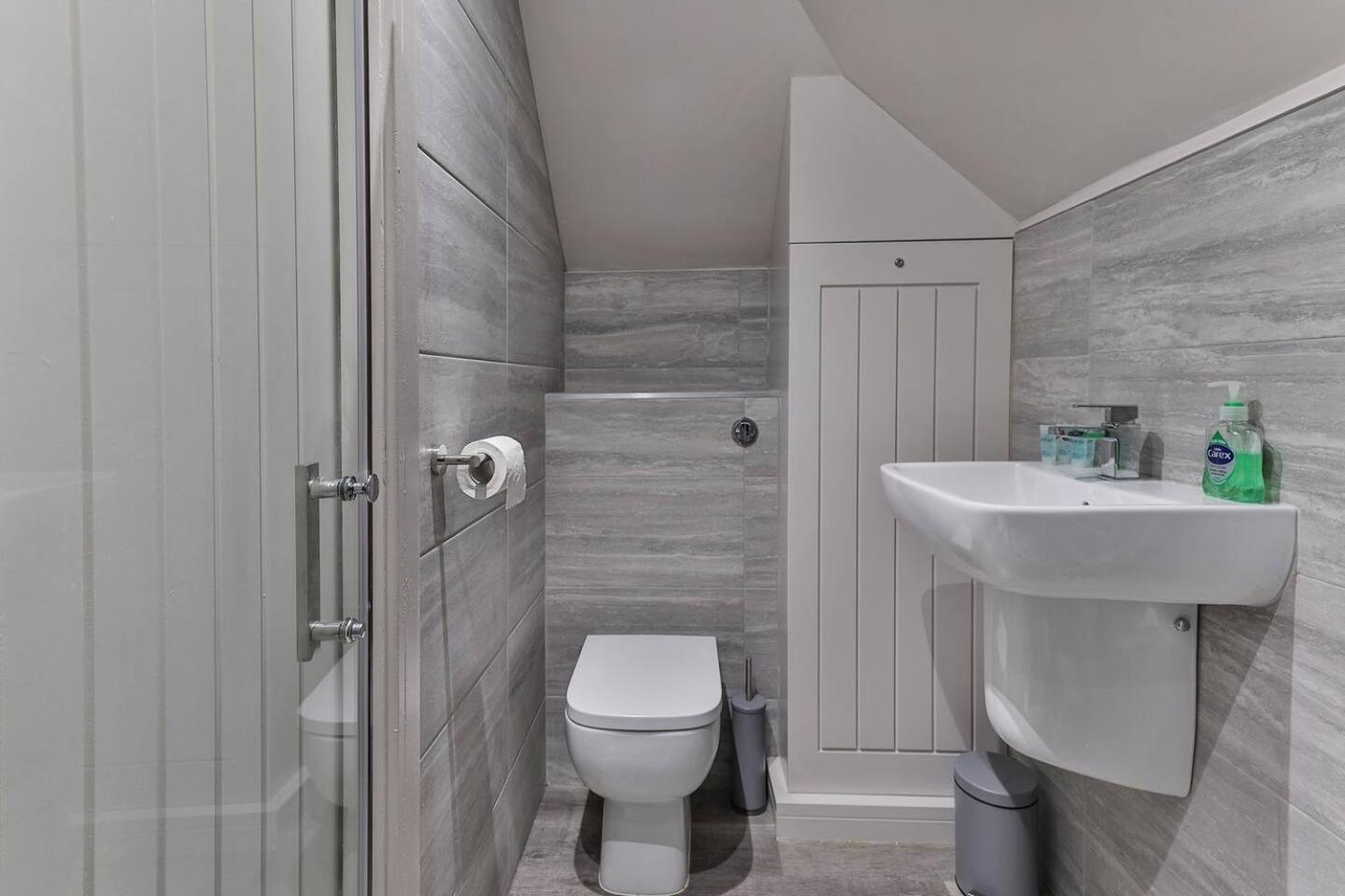Newly Renovated 3 Bed 2 Bath & Parking