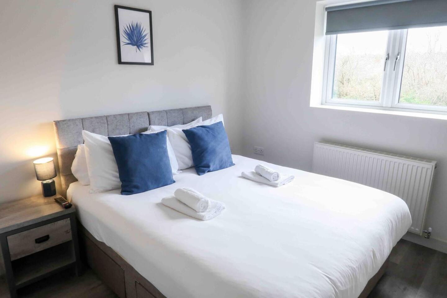 Newly Renovated 3 Bed 2 Bath & Parking
