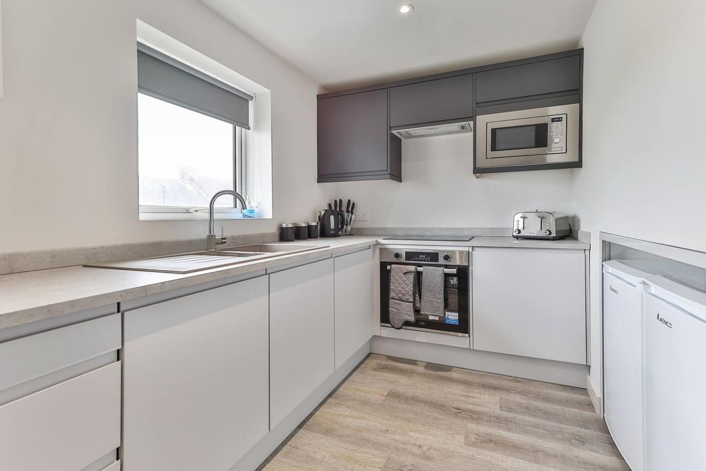 Apartment Newly Renovated 3 Bed 2 Bath & Parking Sheffield