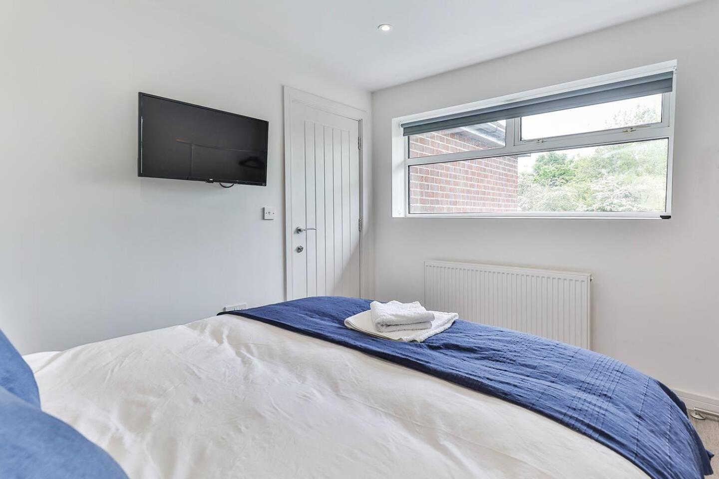 Newly Renovated 3 Bed 2 Bath & Parking Sheffield