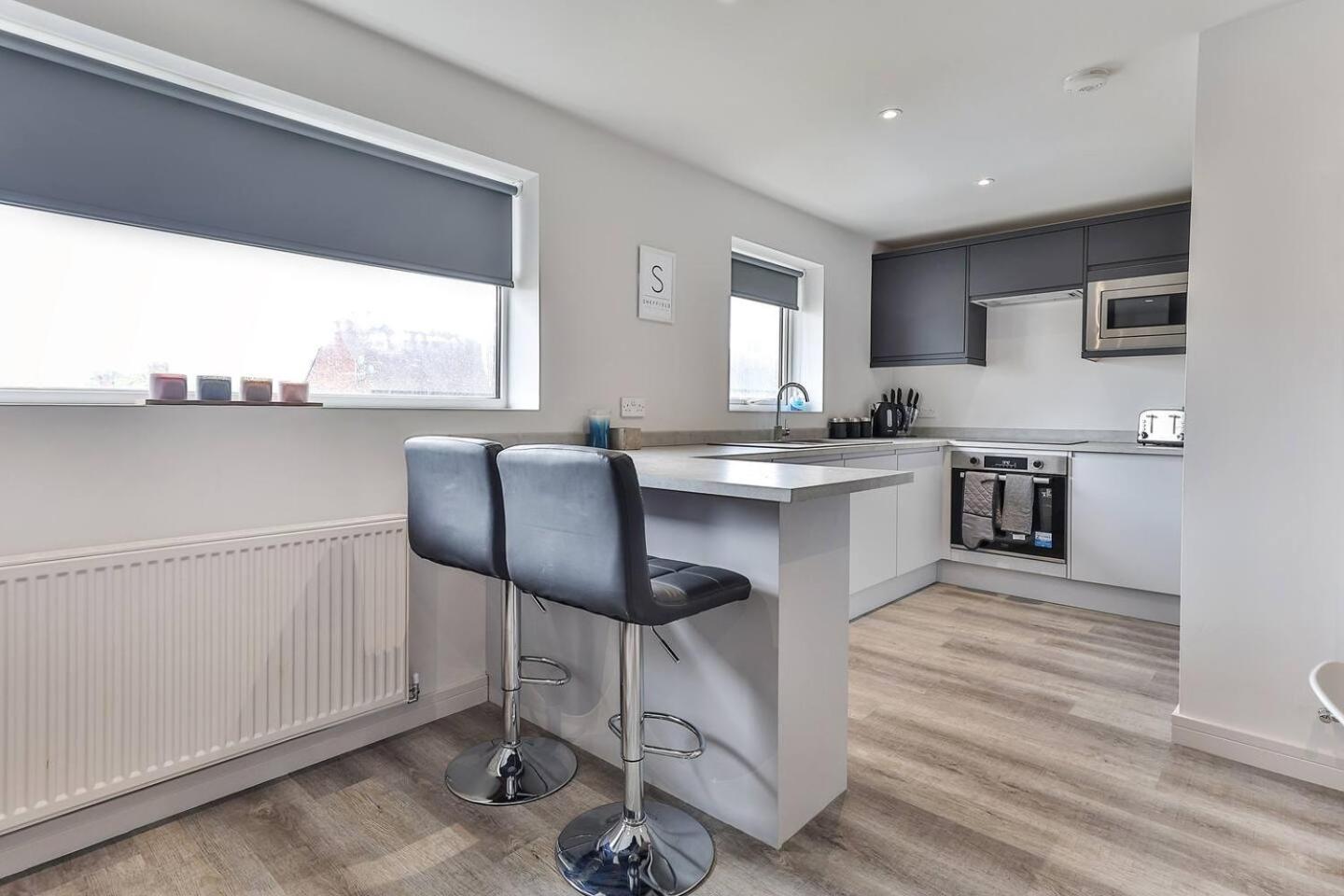 Apartment Newly Renovated 3 Bed 2 Bath & Parking Sheffield