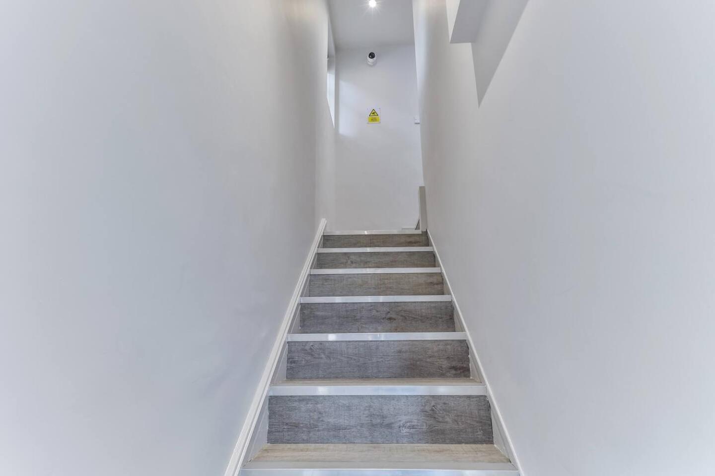 Newly Renovated 3 Bed 2 Bath & Parking Sheffield