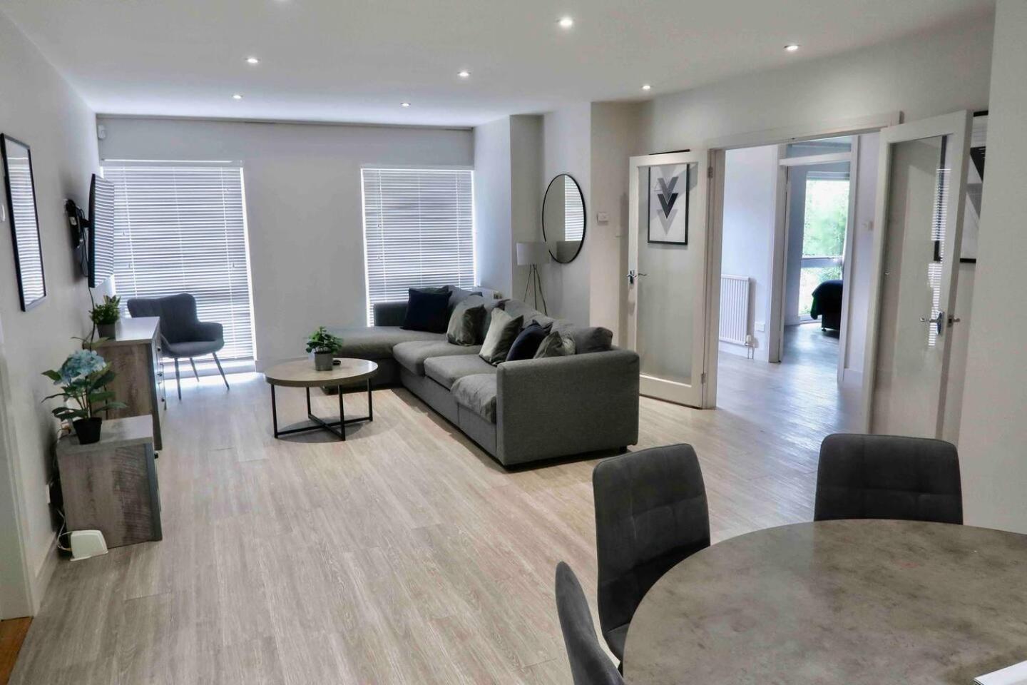 Casa de férias 3 Bedroom Close To Peak District With Garden