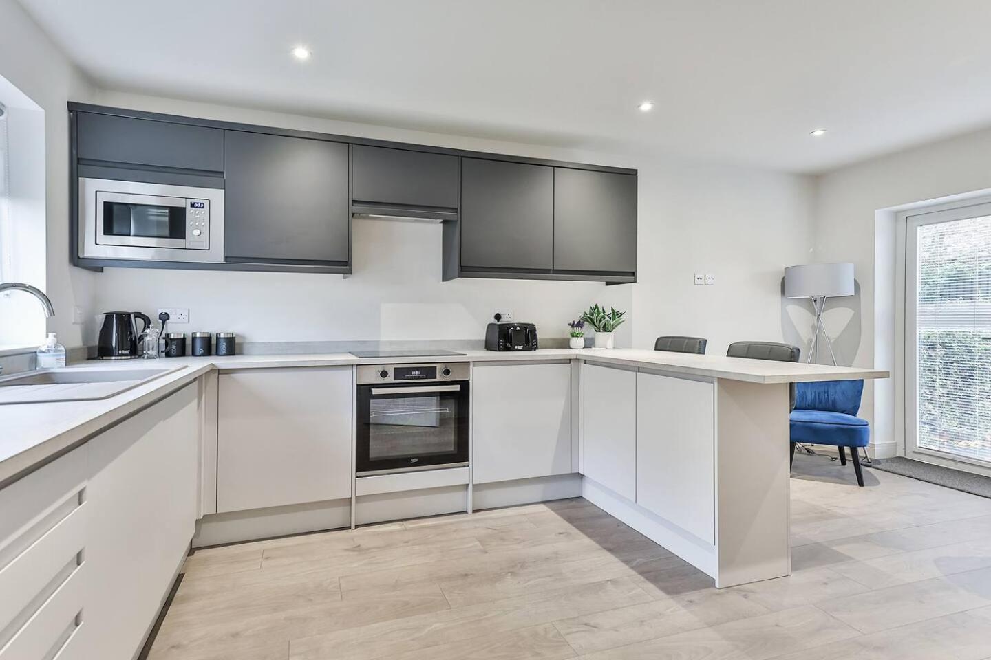 3 Bed Refurbished, Modern House, Wifi, Patio Area Holiday home Sheffield