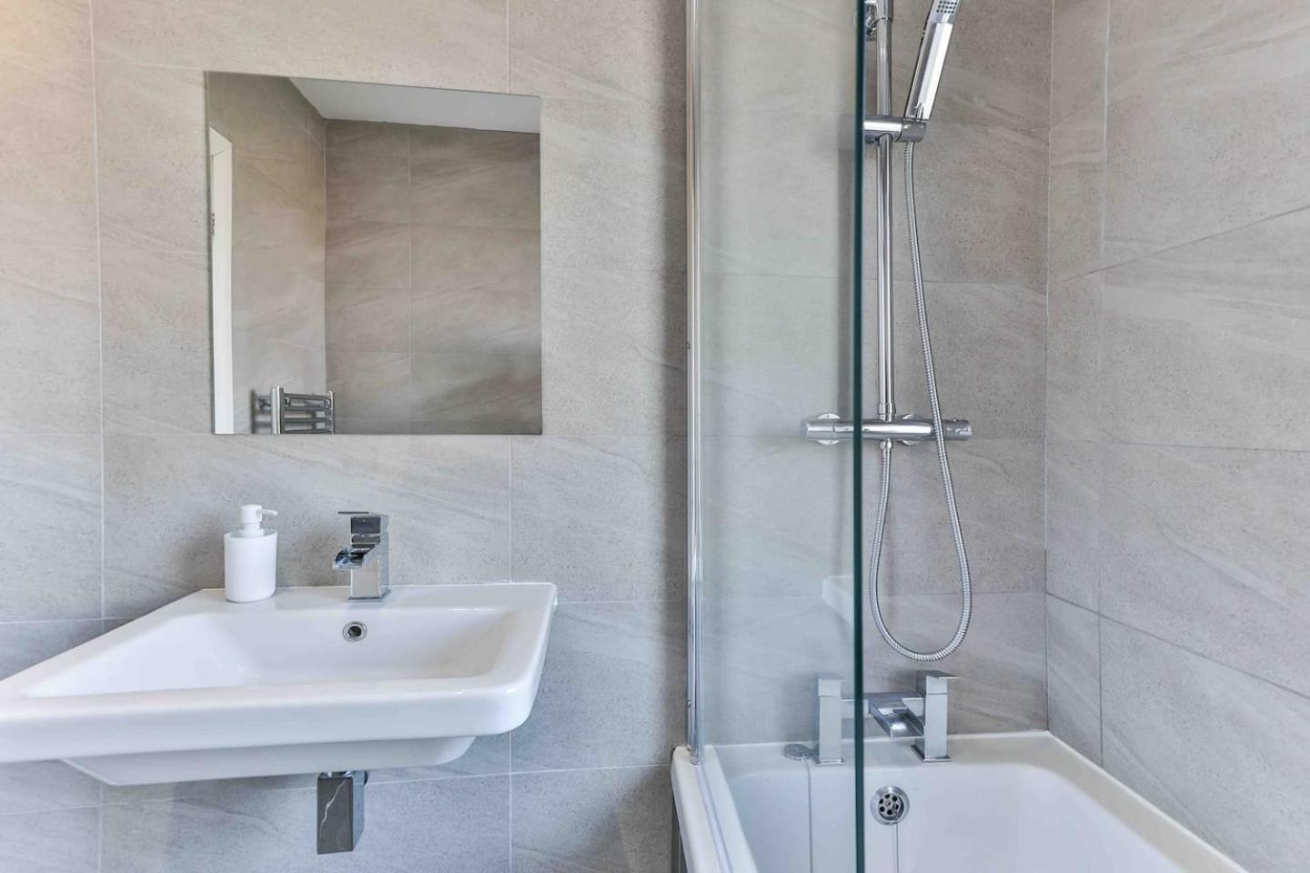 Superb, Newly Extended House Near Peak District