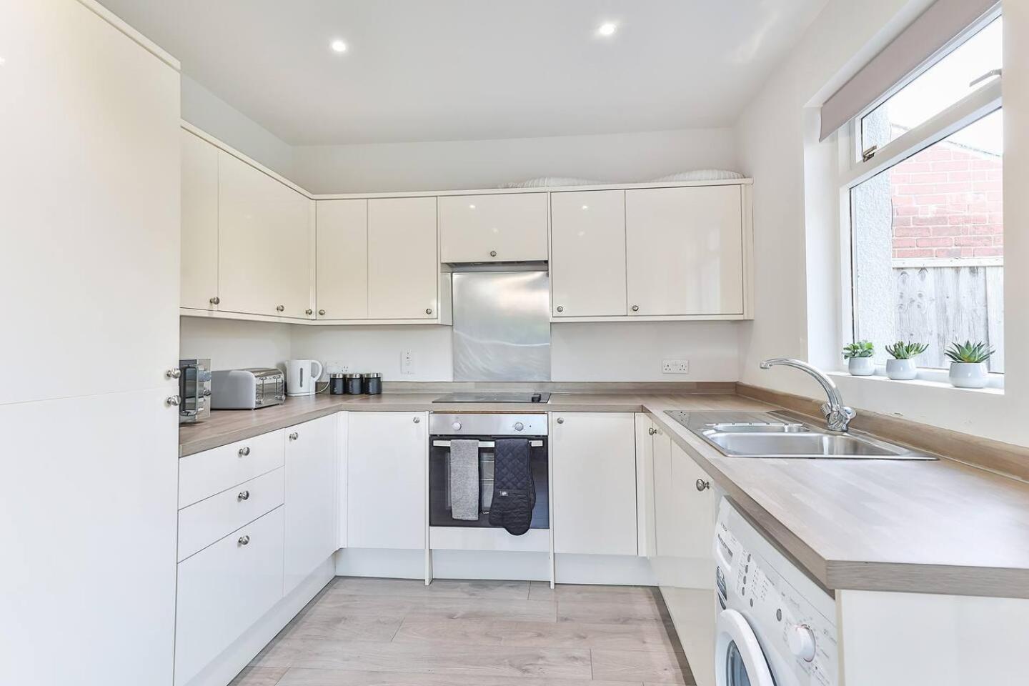 Superb, Newly Extended House Near Peak District