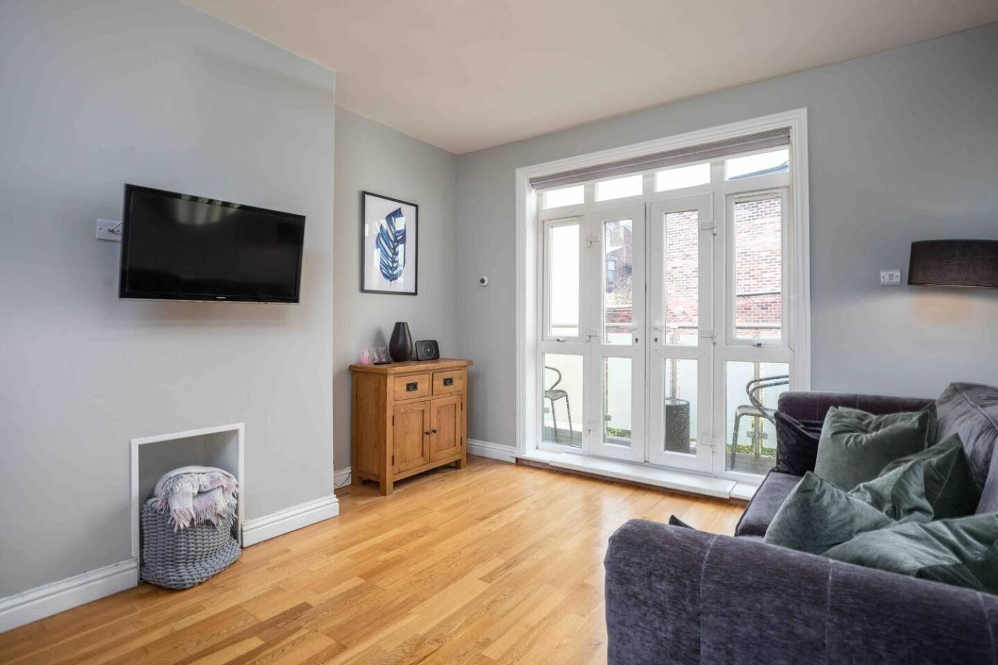 Stylish & Spacious 3 Bed With Parking Apartamento *
