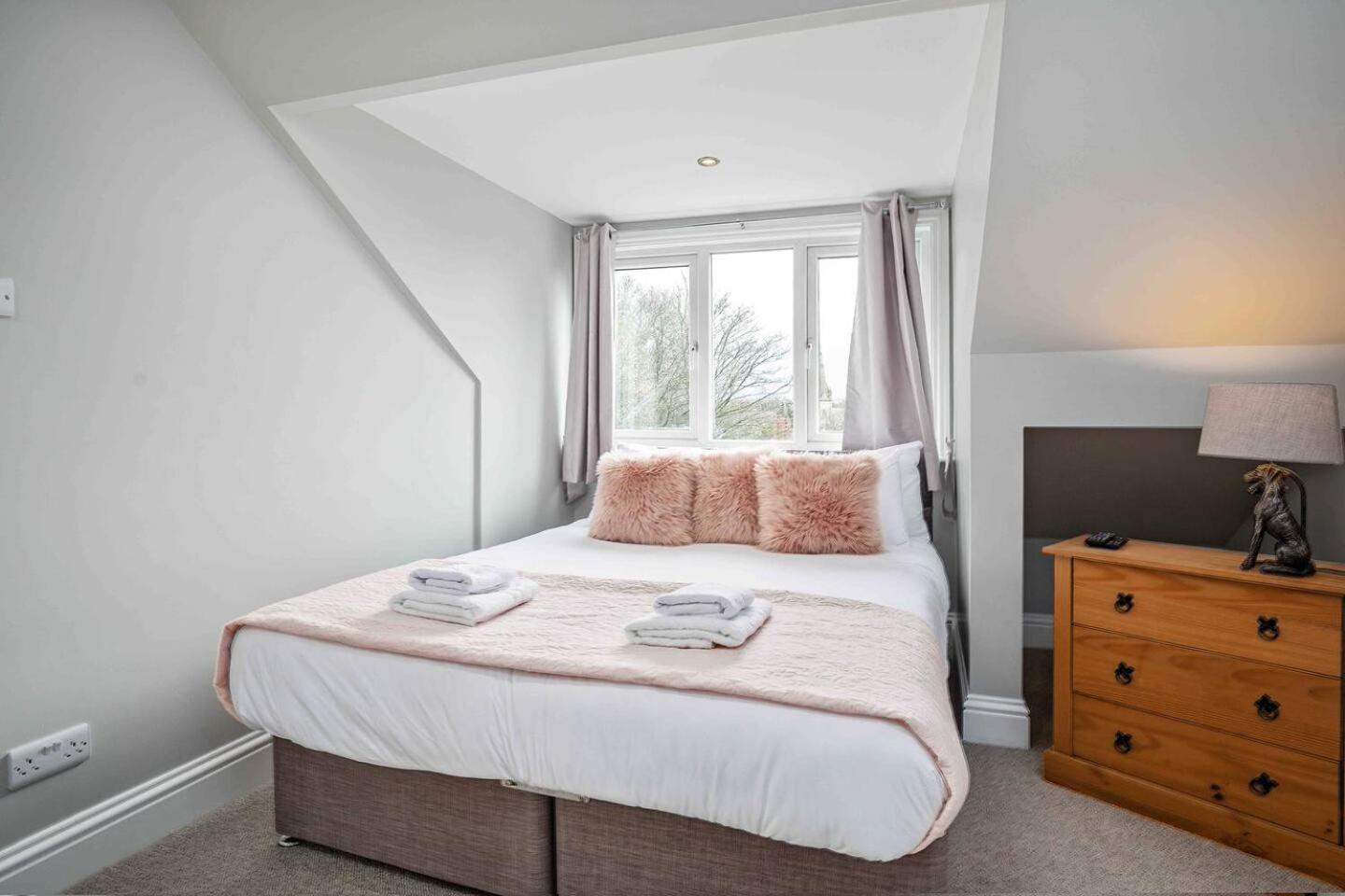 Apartamento Stylish & Spacious 3 Bed With Parking