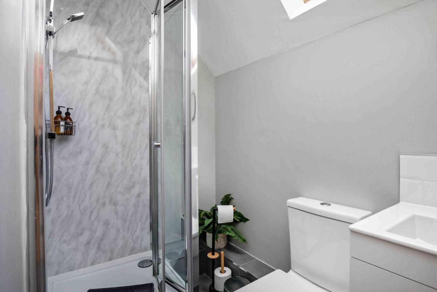 Stylish & Spacious 3 Bed With Parking Apartamento *