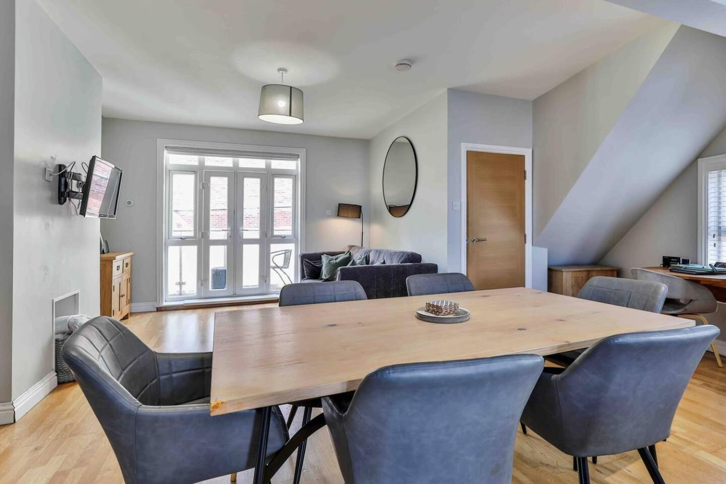 Stylish & Spacious 3 Bed With Parking Apartamento *