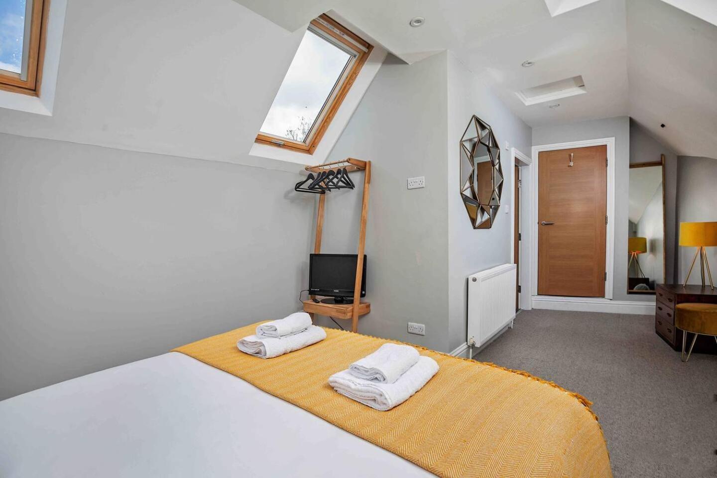 Apartamento Stylish & Spacious 3 Bed With Parking *