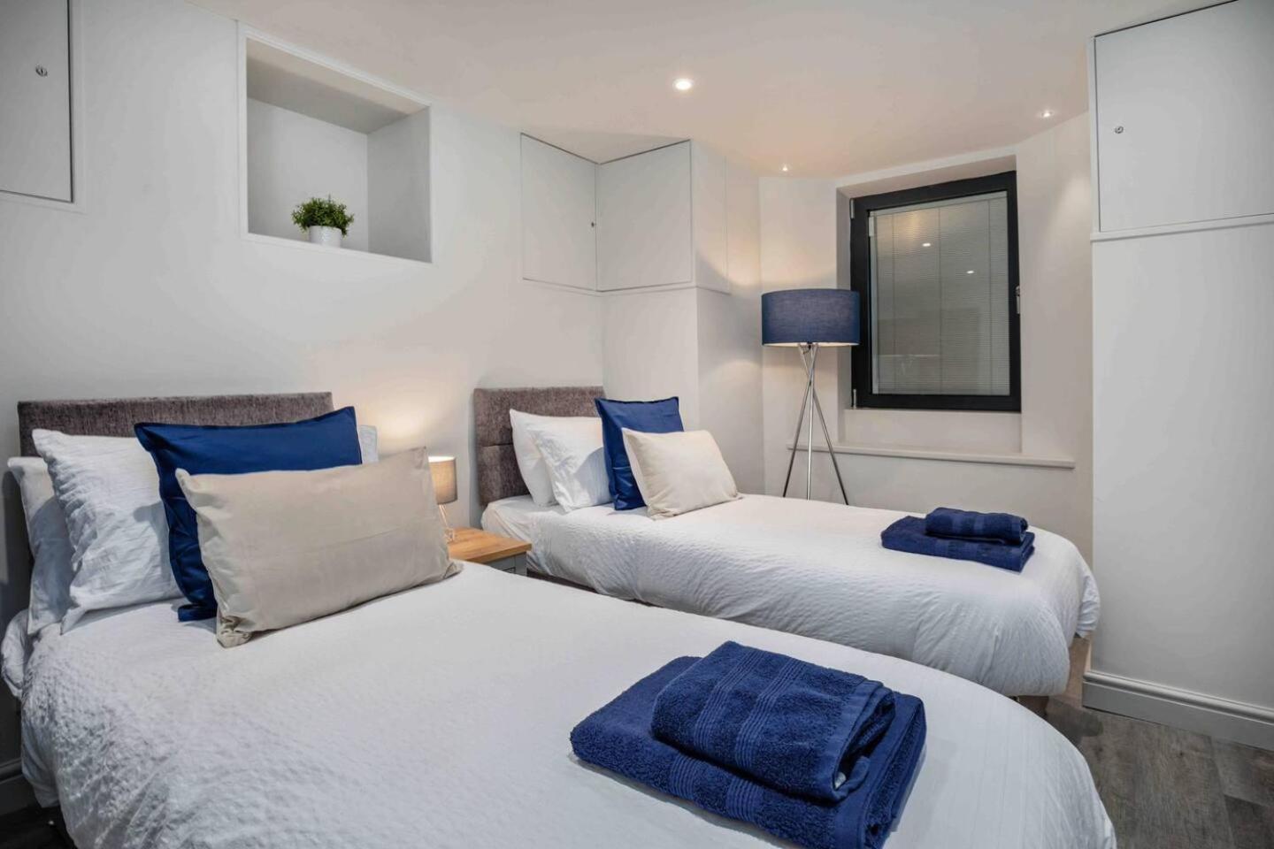 Spacious, High Spec & Modern * Sheffield