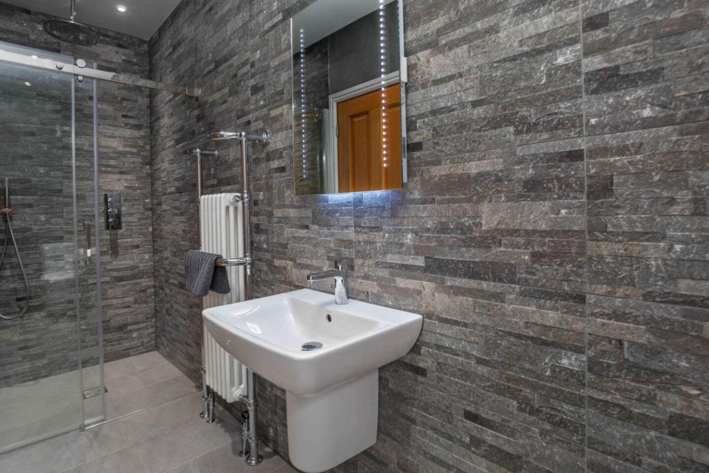 Spacious, High Spec & Modern Sheffield