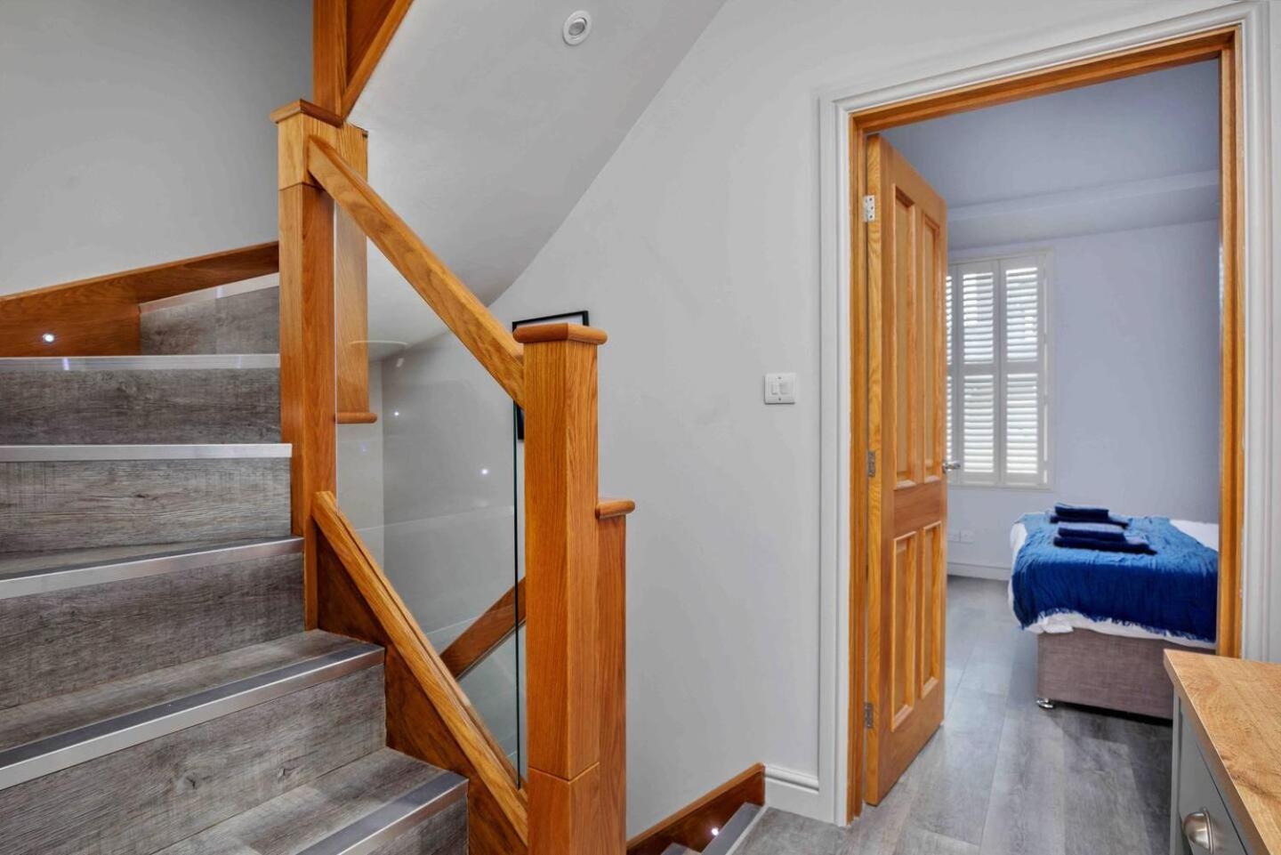 Spacious, High Spec & Modern * Sheffield