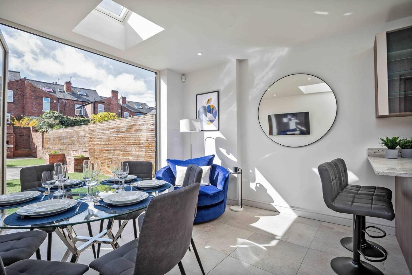 Spacious, High Spec & Modern Holiday home Sheffield