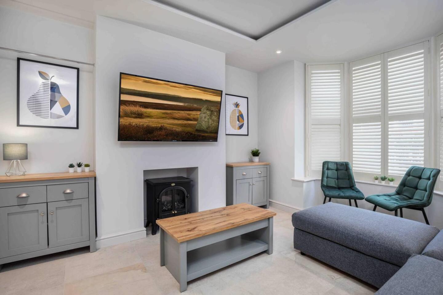 Spacious, High Spec & Modern * Sheffield