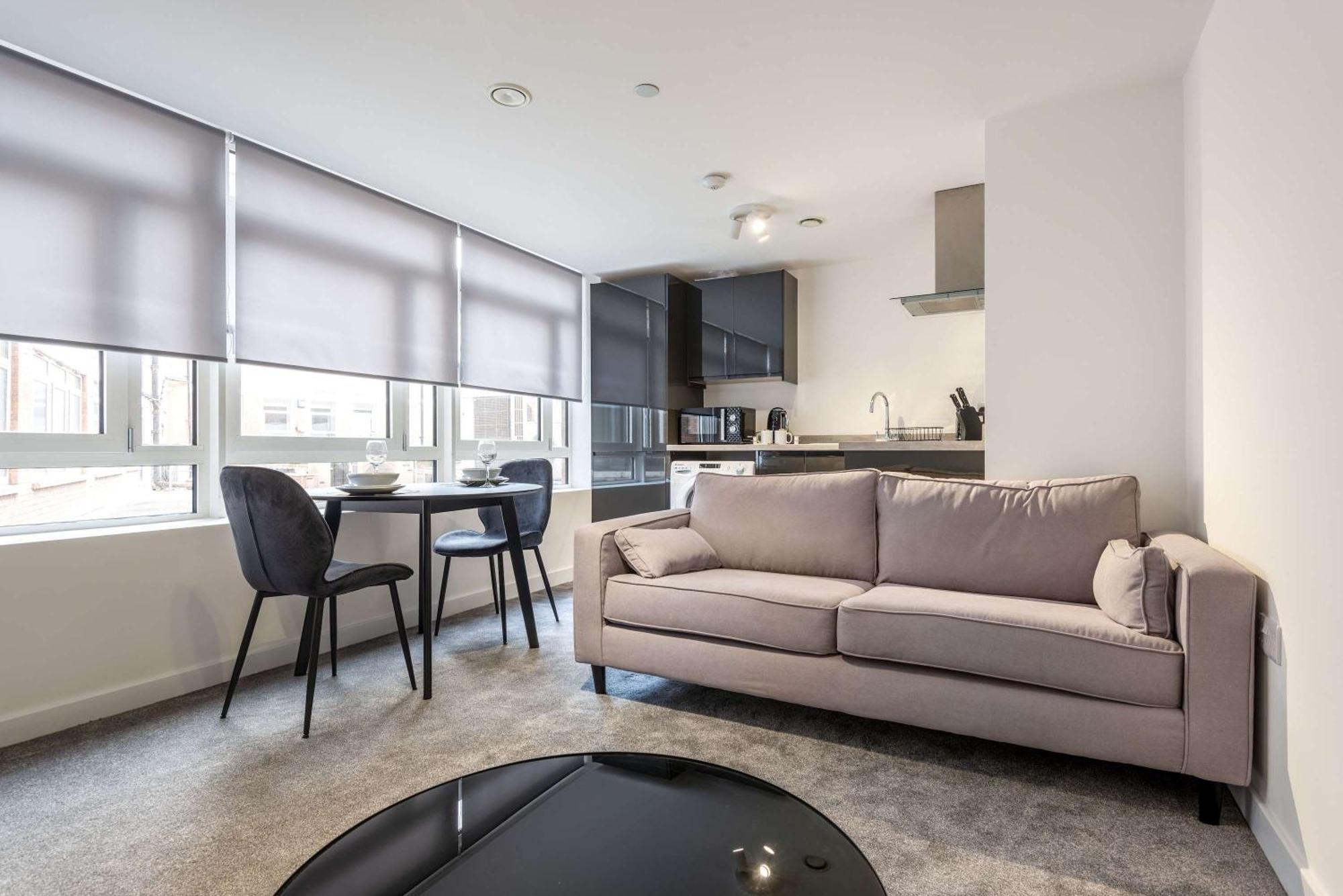 Fabulous 1 Bedroom In Apartment