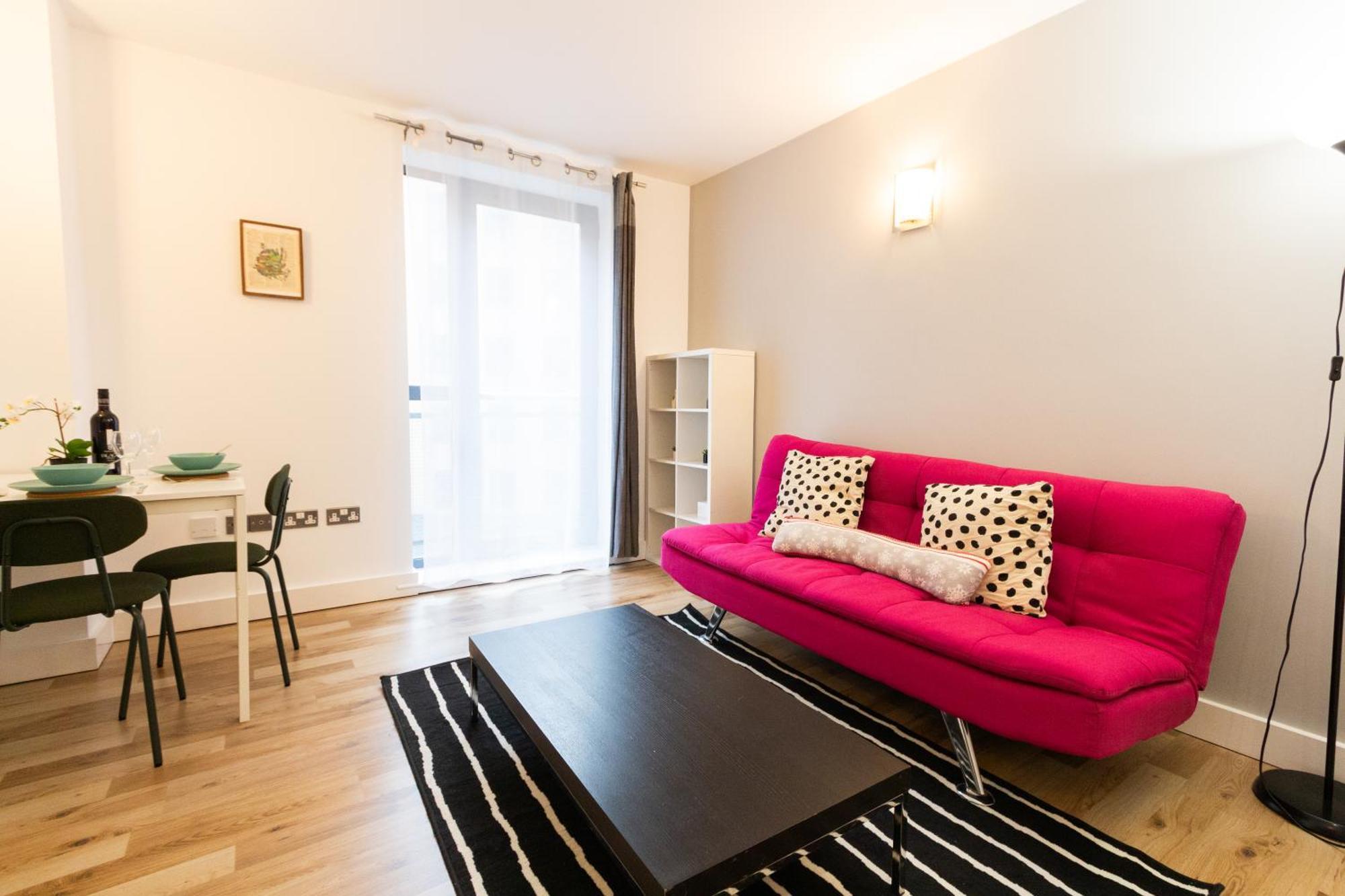 Apartment Cosy Escape - 1bed With Balcony *