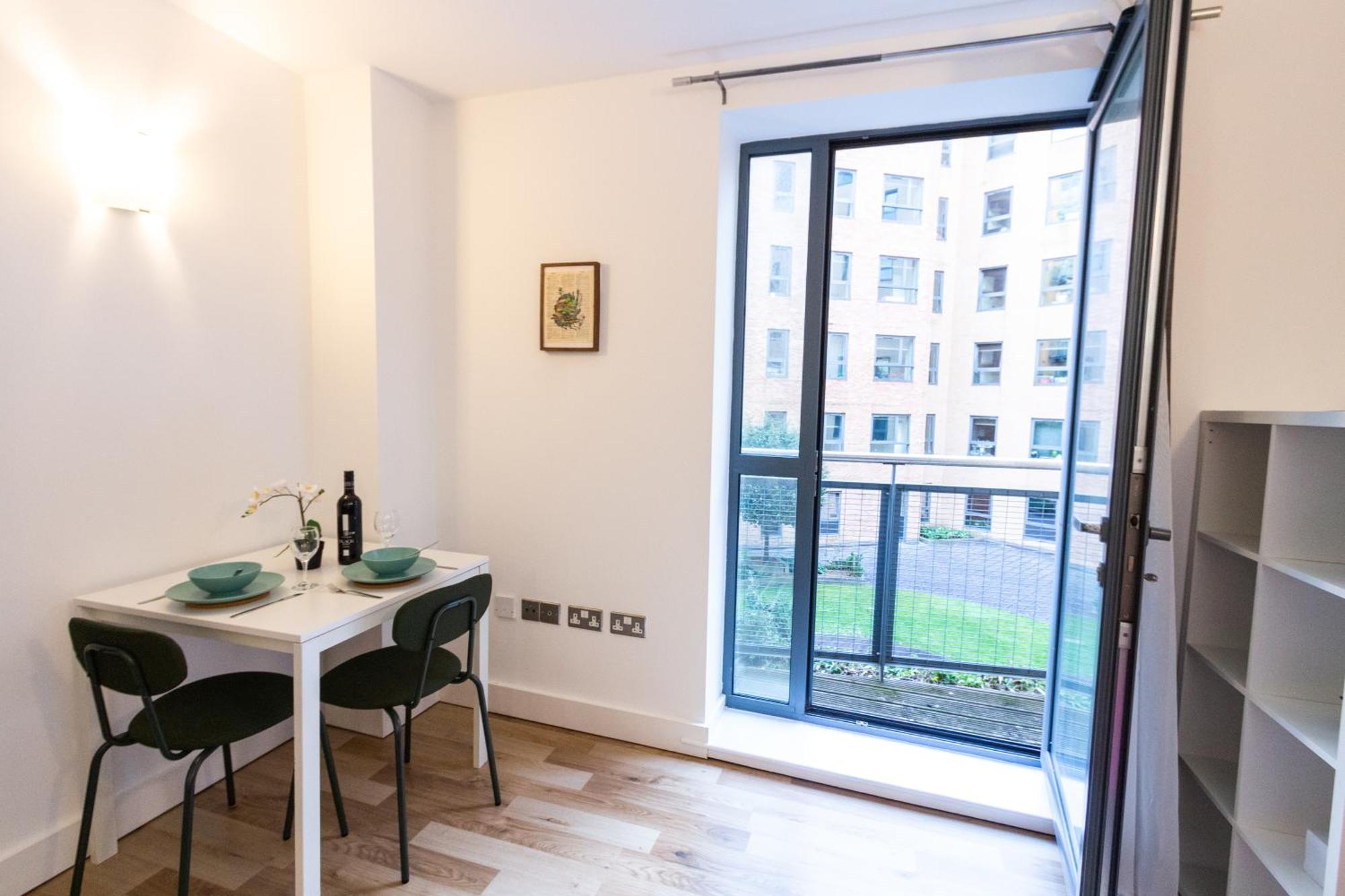 Cosy Escape - 1bed With Balcony