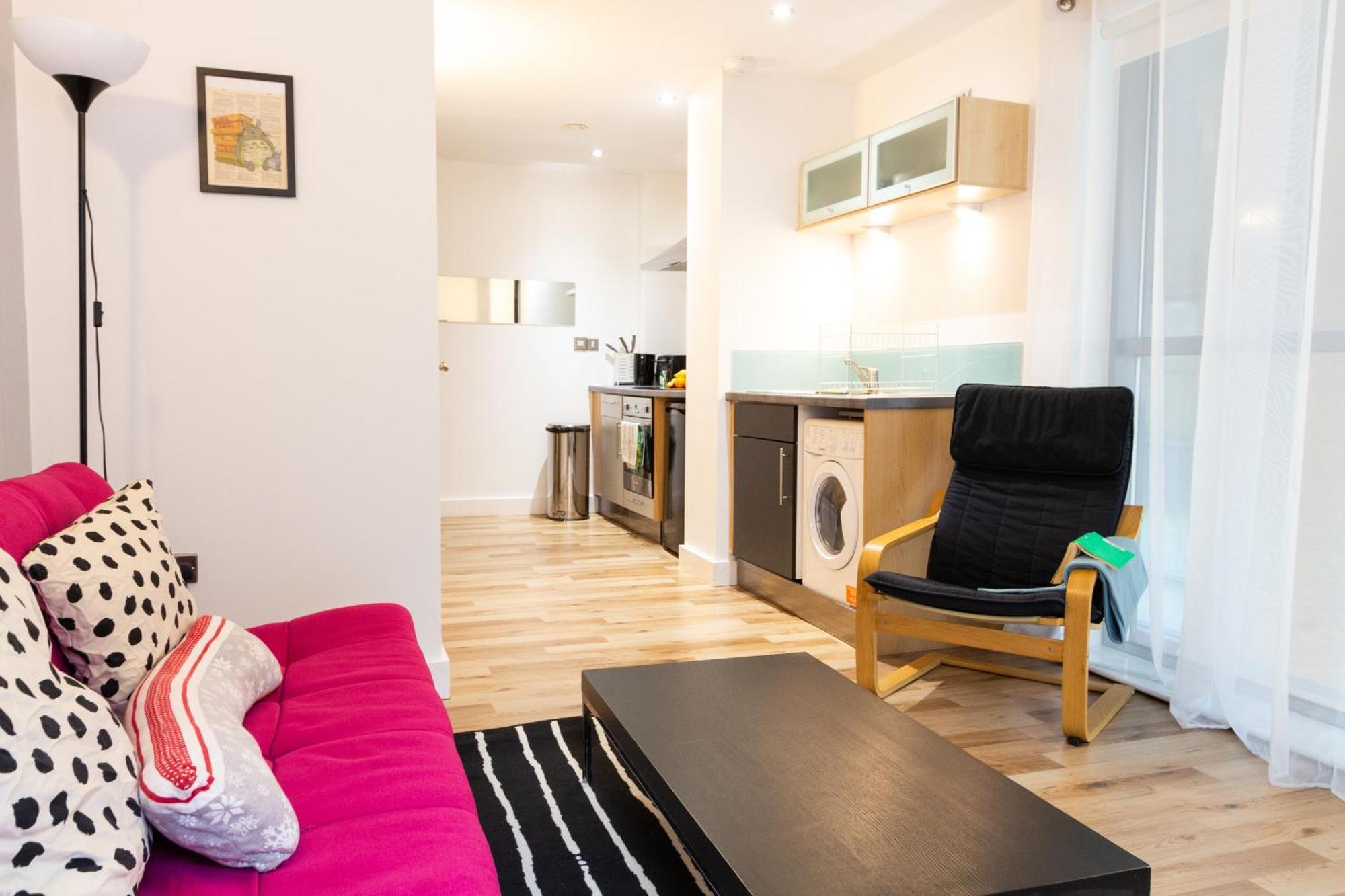 Apartment Cosy Escape - 1bed With Balcony *