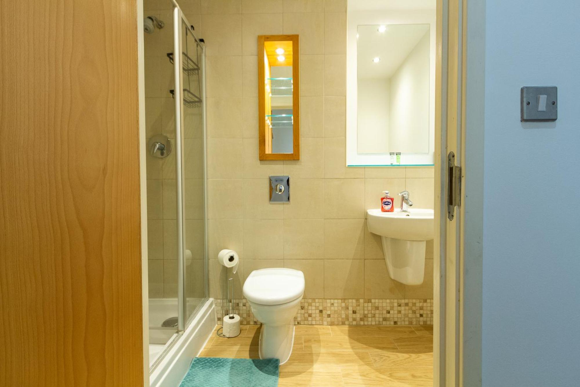 Cosy Escape - 1bed With Balcony Apartment