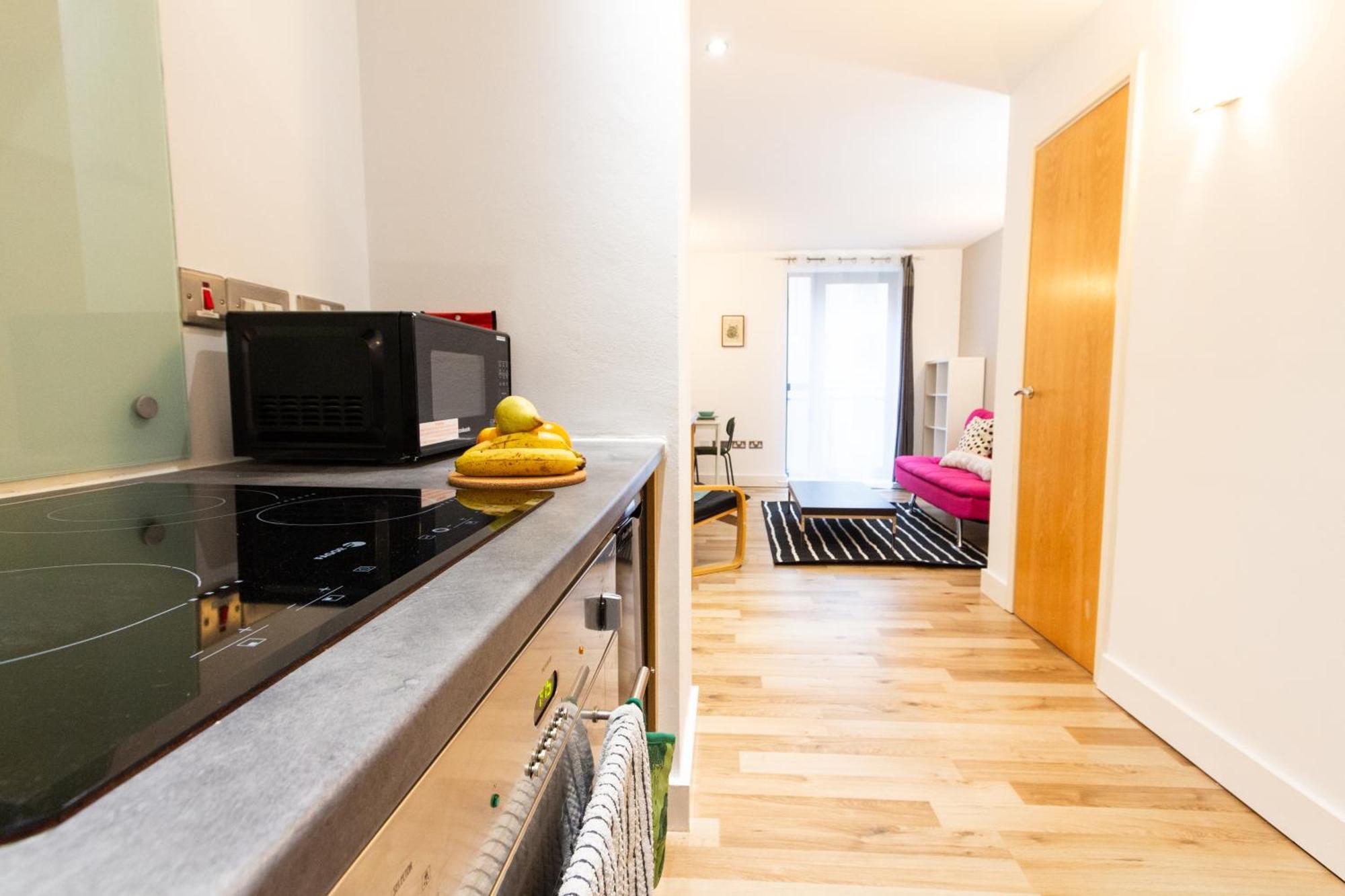 Cosy Escape - 1bed With Balcony Apartment *