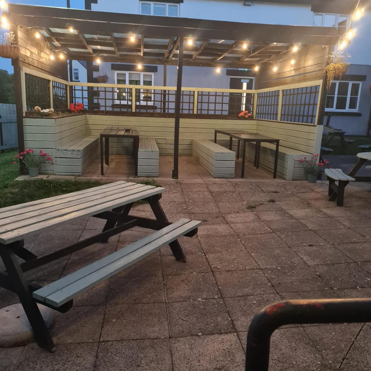 The Norfolk Arms Hotel *