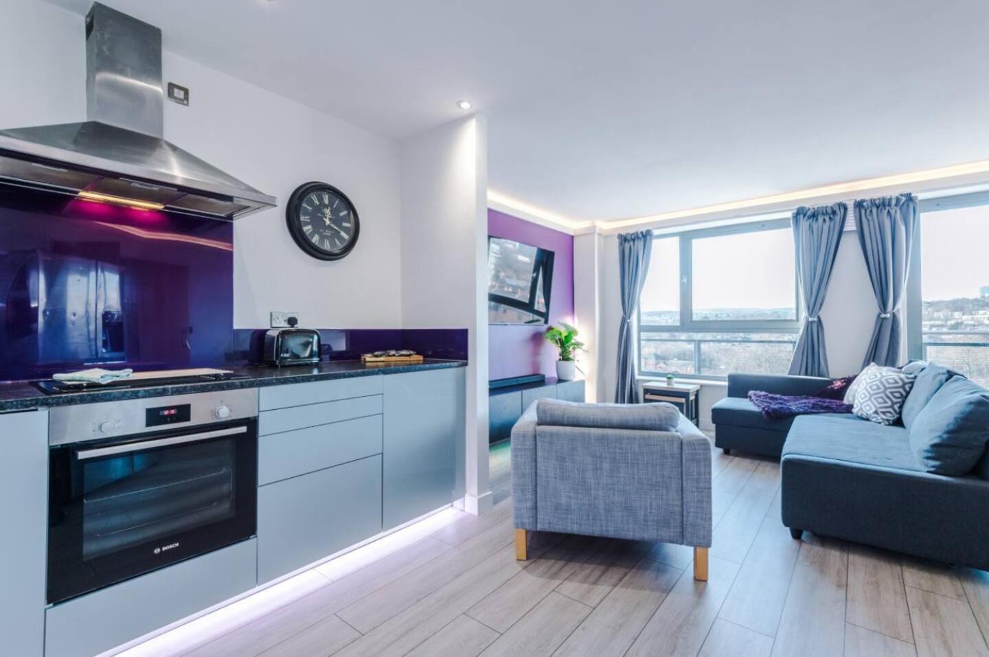 High-spec Penthouse Free Parking Space Apartment *