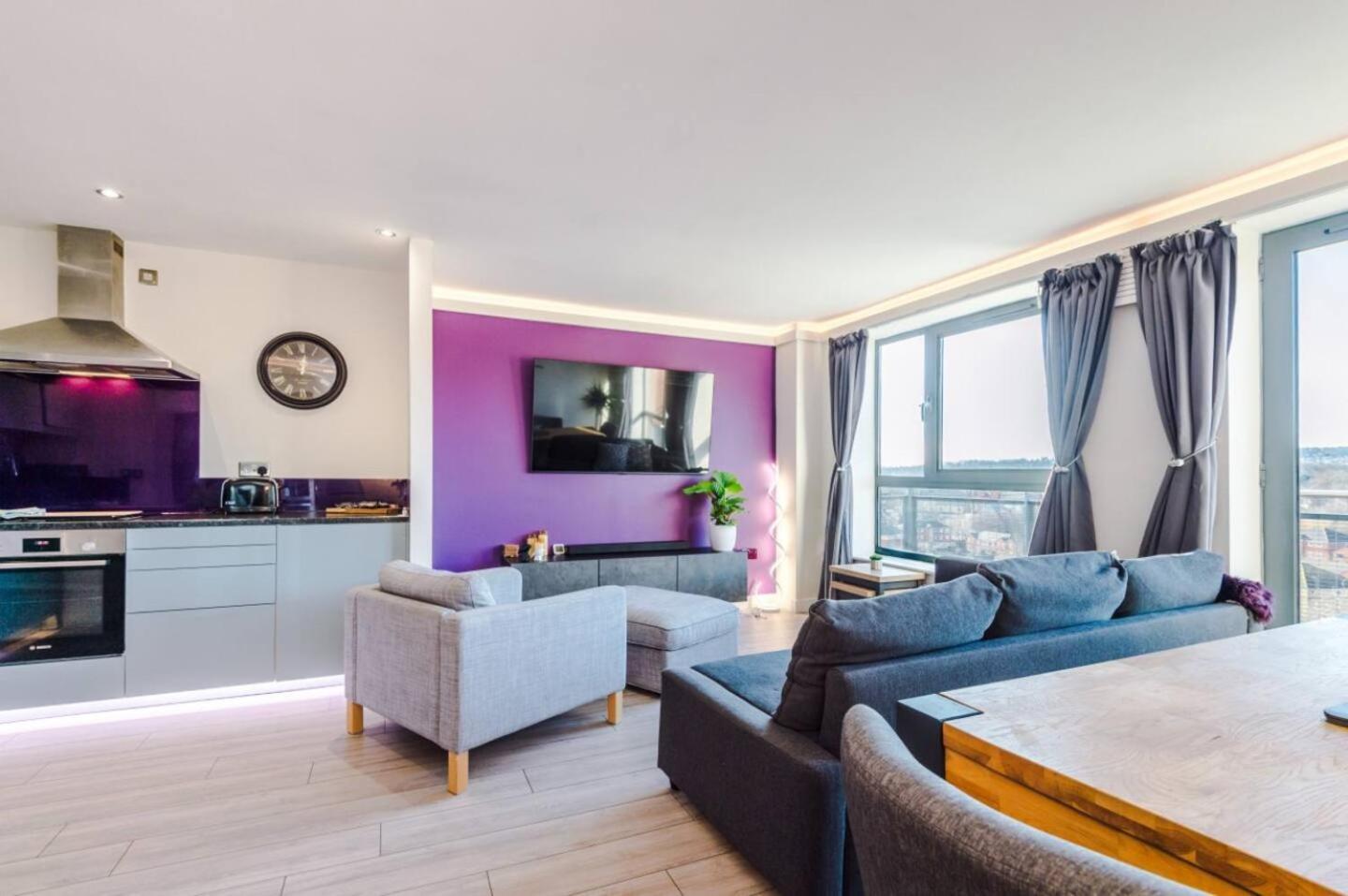 High-spec Penthouse Free Parking Space Apartment *