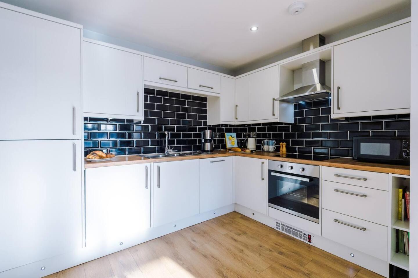 Stunning 2bedroom 2bathroom With Parking Space Apartment *