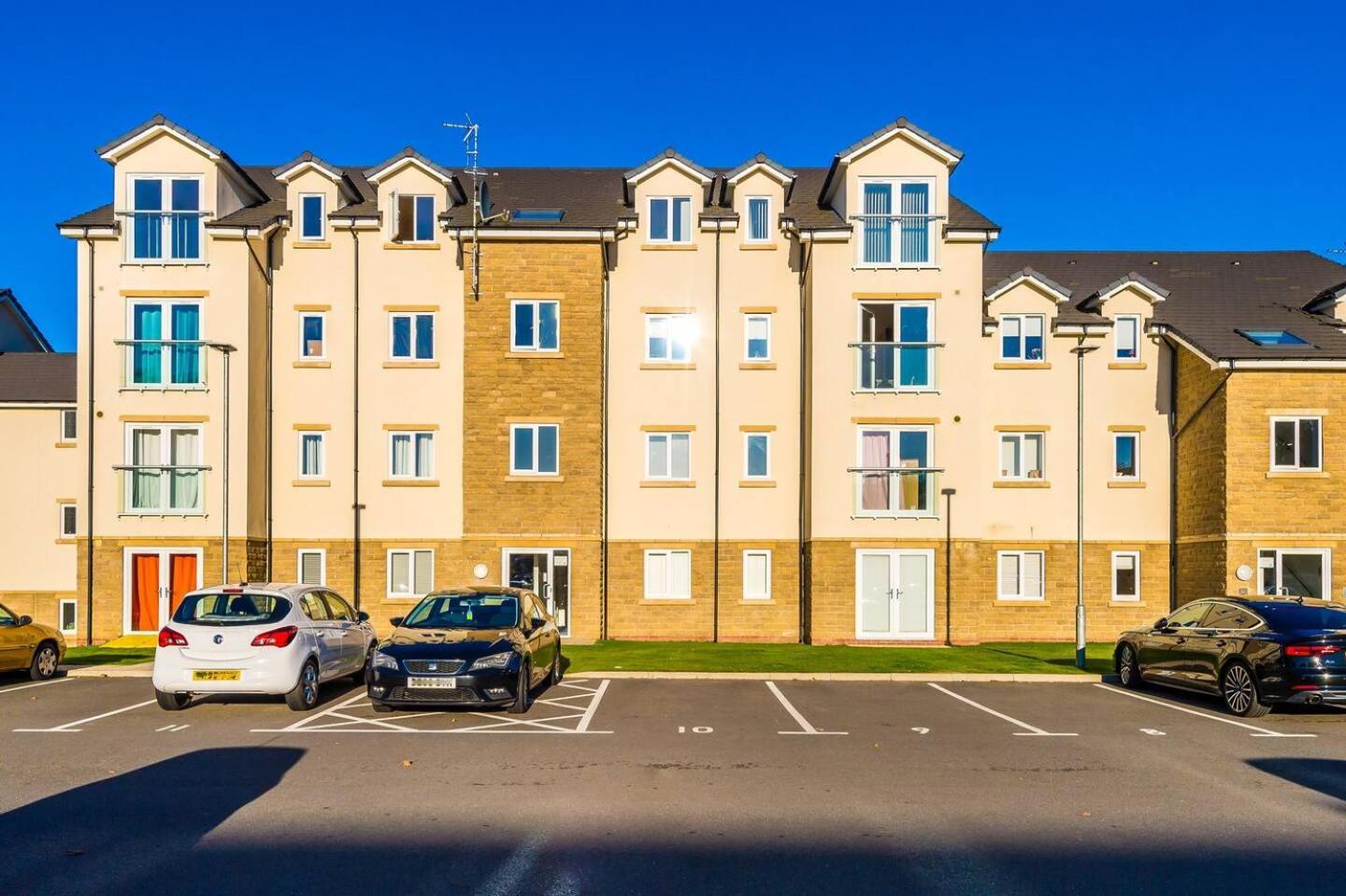 Apartment Stunning 2bedroom 2bathroom With Parking Space *