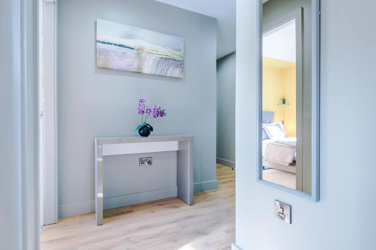 Stunning 2bedroom 2bathroom With Parking Space *