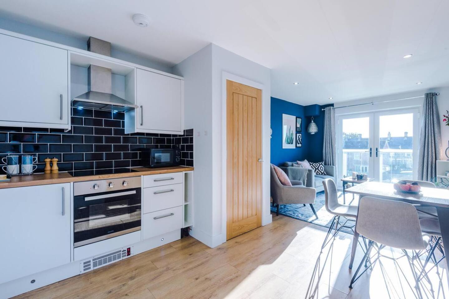 Stunning 2bedroom 2bathroom With Parking Space Apartment *