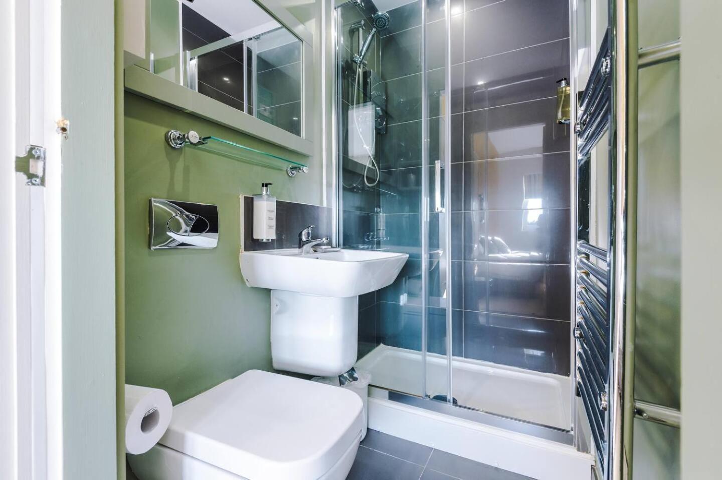 Apartment Stunning 2bedroom 2bathroom With Parking Space *