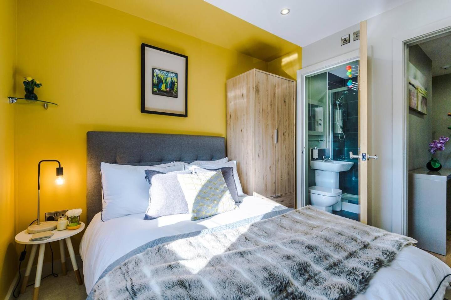 Stunning 2bedroom 2bathroom With Parking Space Apartment *