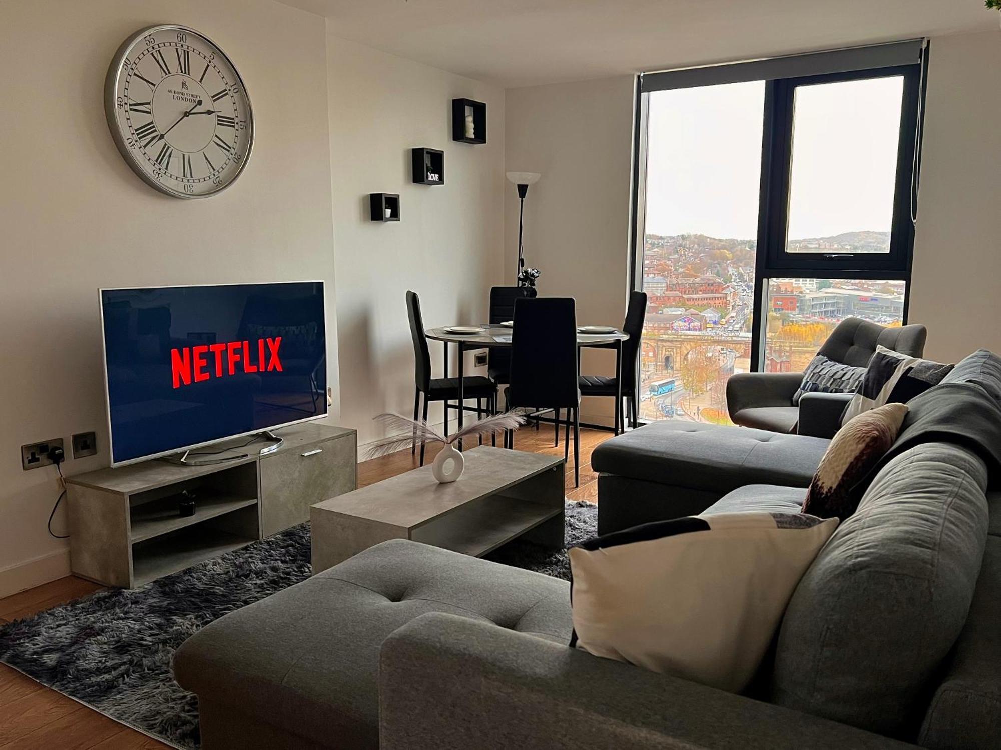 Penthouse Gem, Central, Scenic Views, Stylish, Modern, Centre 2br Apartamento *
