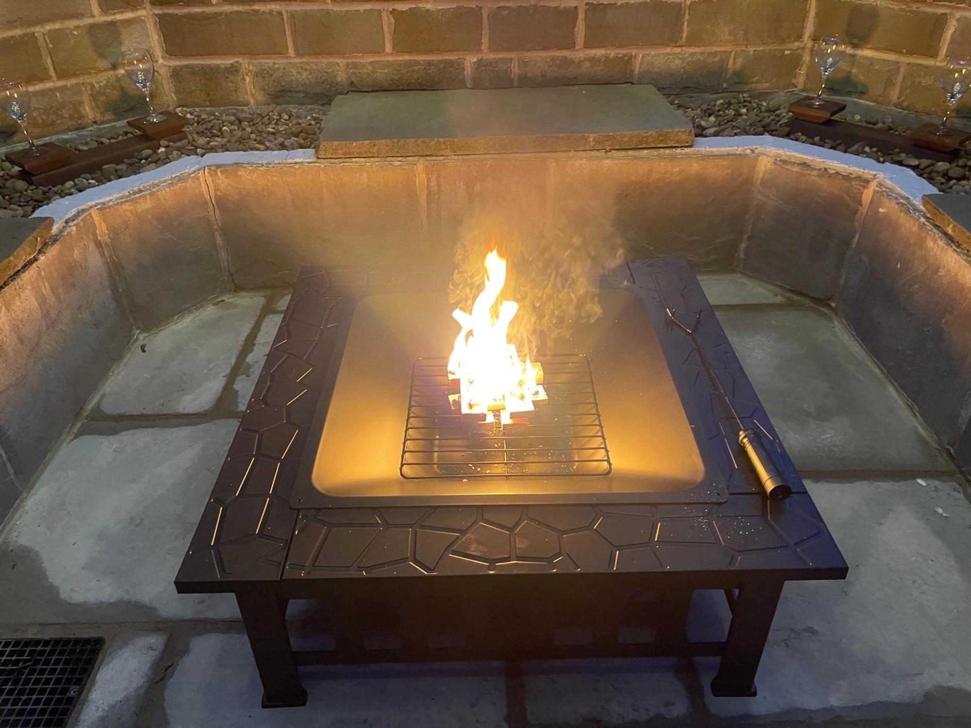 Rural Retreat With Hot Tub, Fire Pit & Games Room