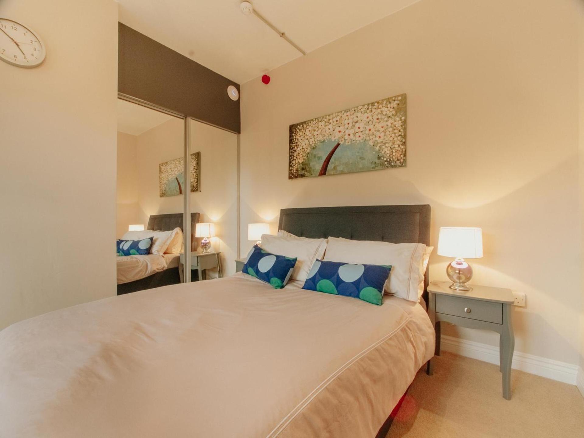 Chic & Cheerful 1bedroom In Historic Building Apartment Sheffield