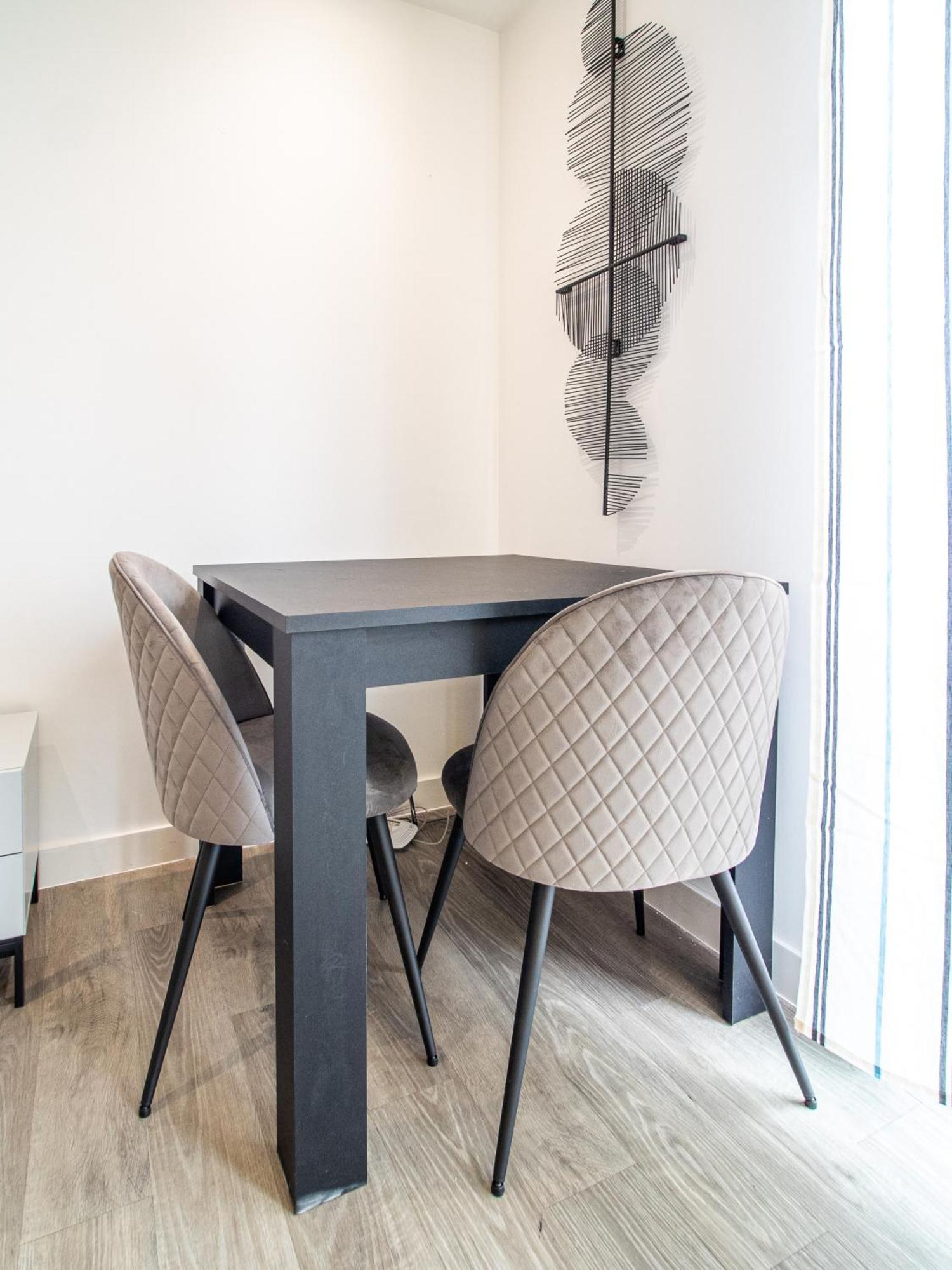 Immaculate In Apartment *